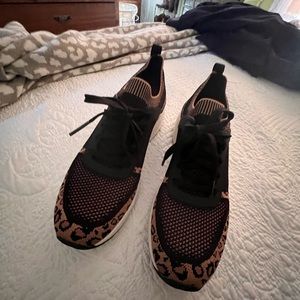 Skechers leopard and black sneakers size 9